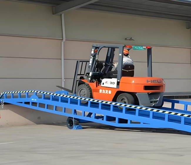 天津移动式卸货平台（叉车用）